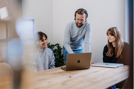 ZWOEINS Team im Strategiegespräch